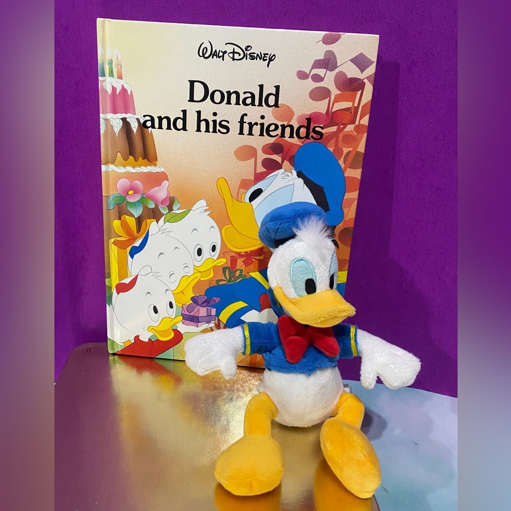 WALT DISNEY’S NWT 1988  DONALD AND FRIENDS HARDCOVER BOOK & DONALD DUCK PLUSH